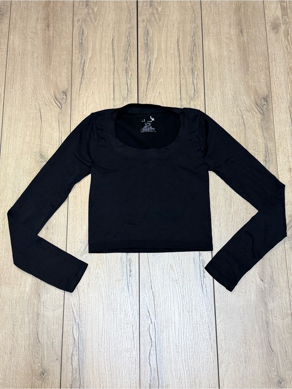 Free People Black Long Sleeve Crop Top Stretch Seamless Fitted Size M/L - Picture 2 of 11